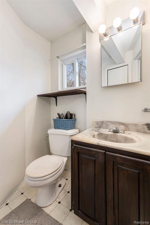 734 WOODLAND Avenue, Lake Orion, MI 48362 — Photo 10
