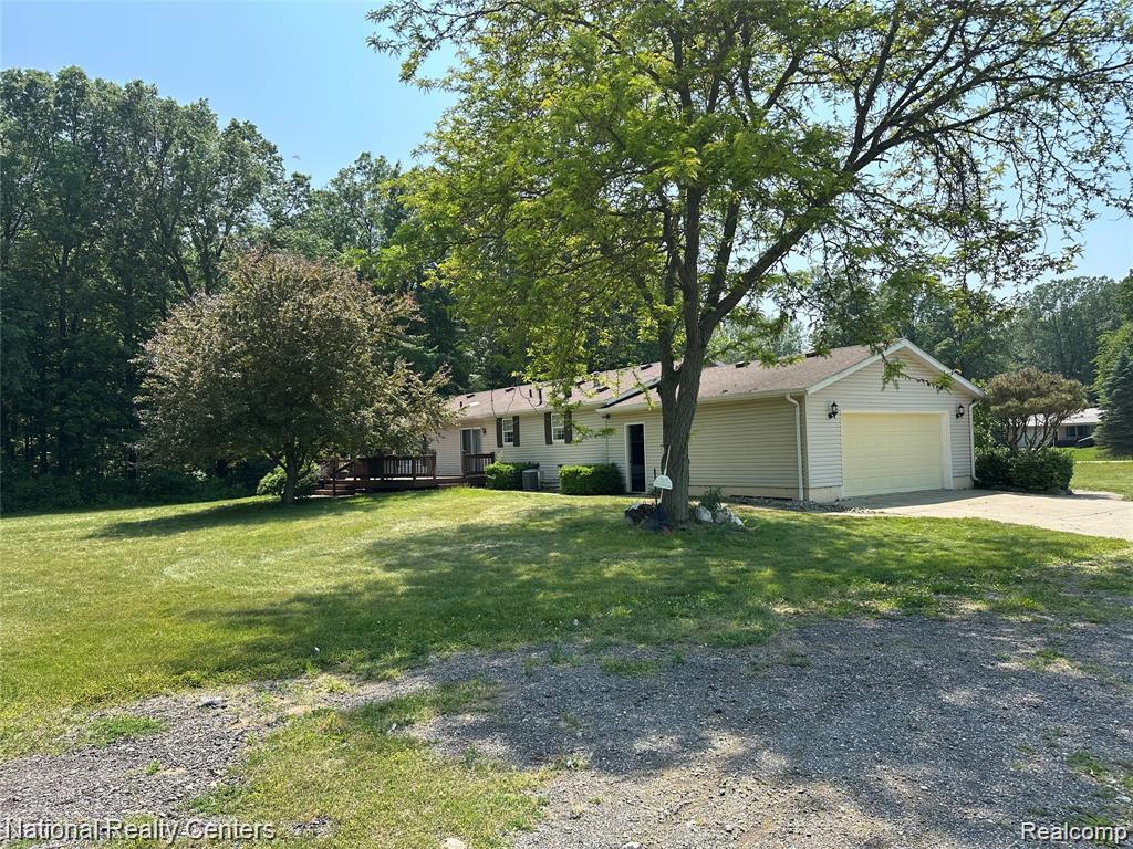 8049 Mckinley Road, Clay, MI 48001 — Photo 2