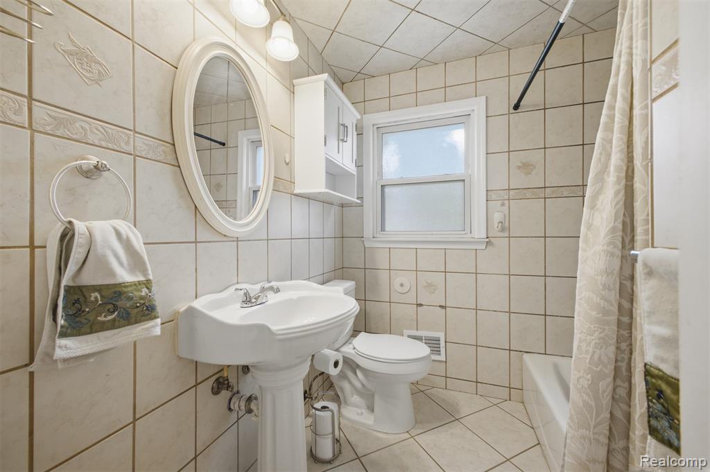 15080 Churchill Street, Southgate, MI 48195 — Photo 16