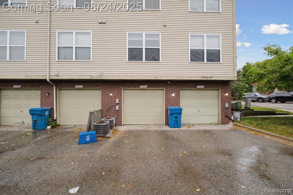 23424 Grayson Drive, Southfield, MI 48075 — Photo 29