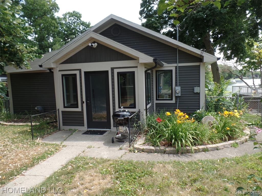 4039 Lotus Drive - Photo 2