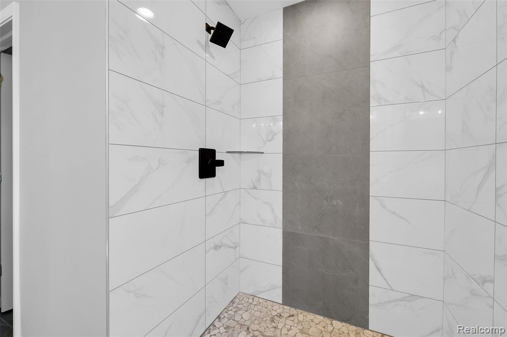 10010 Santa Lucia Court, Grand Blanc, MI 48439 — Photo 27