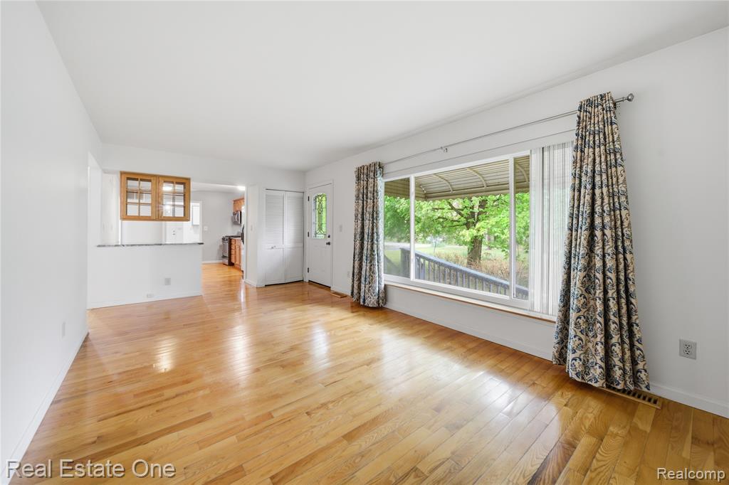 9715 Galatian Drive, Whitmore Lake, MI 48189 — Photo 5