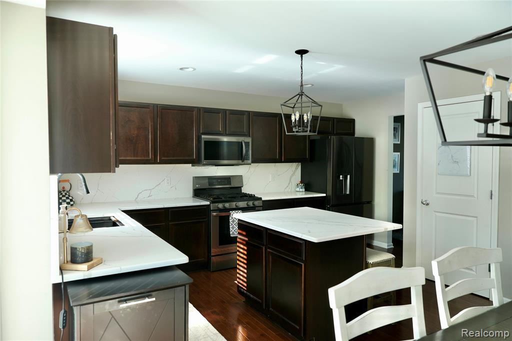 9292 Liberty Court, Livonia, MI 48150 — Photo 10