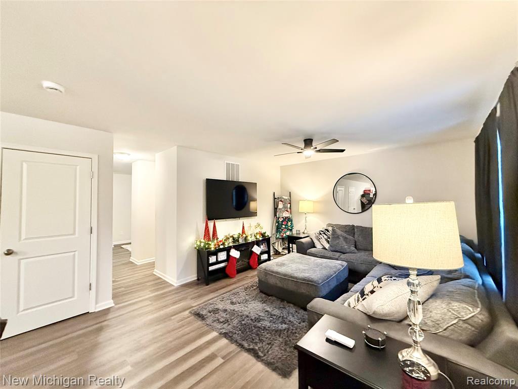 6079 Regency Drive, Burton, MI 48519 — Photo 12