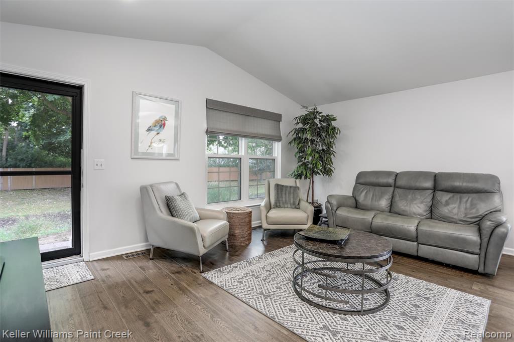 7617 Woodview Drive, 48, Waterford, MI 48327 — Photo 6