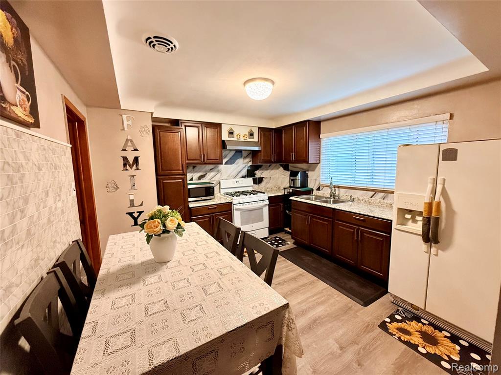 8152 Potomac, Center Line, MI 48015 — Photo 20
