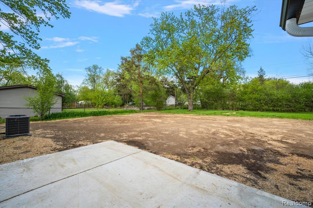 6165 Woodsdale Drive, Grand Blanc, MI 48439 — Photo 38