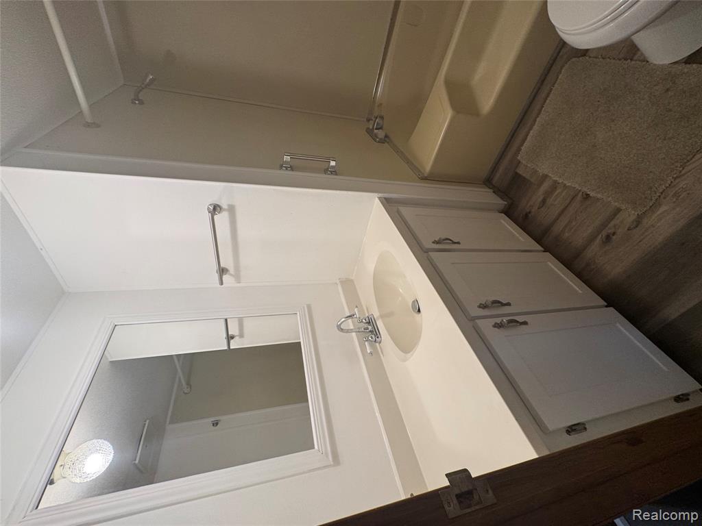 61 Beejay Dr, Lansing, MI 48906 — Photo 9