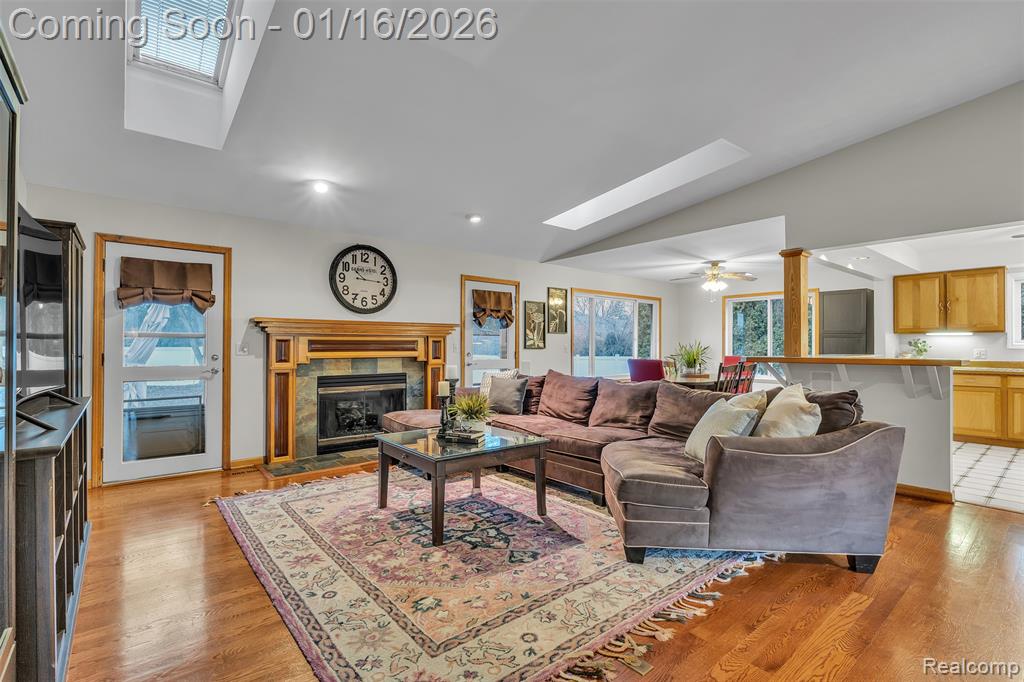 9035 Farmington Road, Livonia, MI 48150 — Photo 8