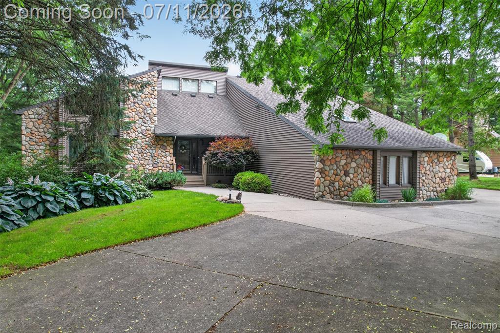 7772 Athlone Drive, Brighton, MI 48116 — front exterior