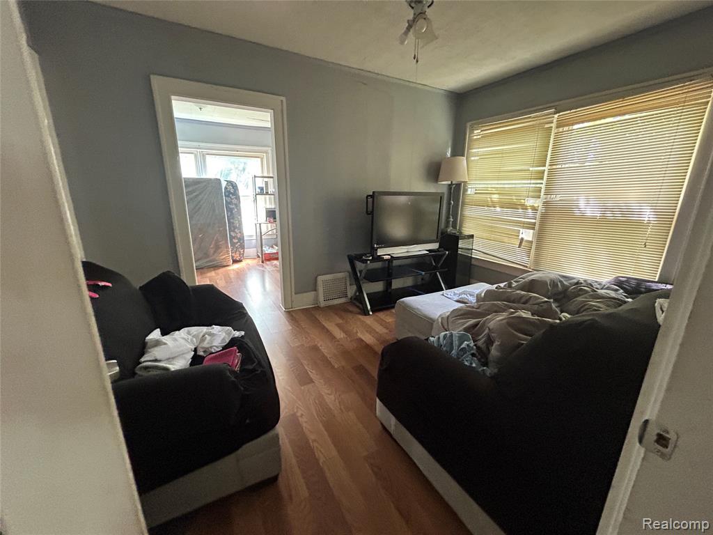 40 Dwight Avenue, Pontiac, MI 48341 — Photo 12