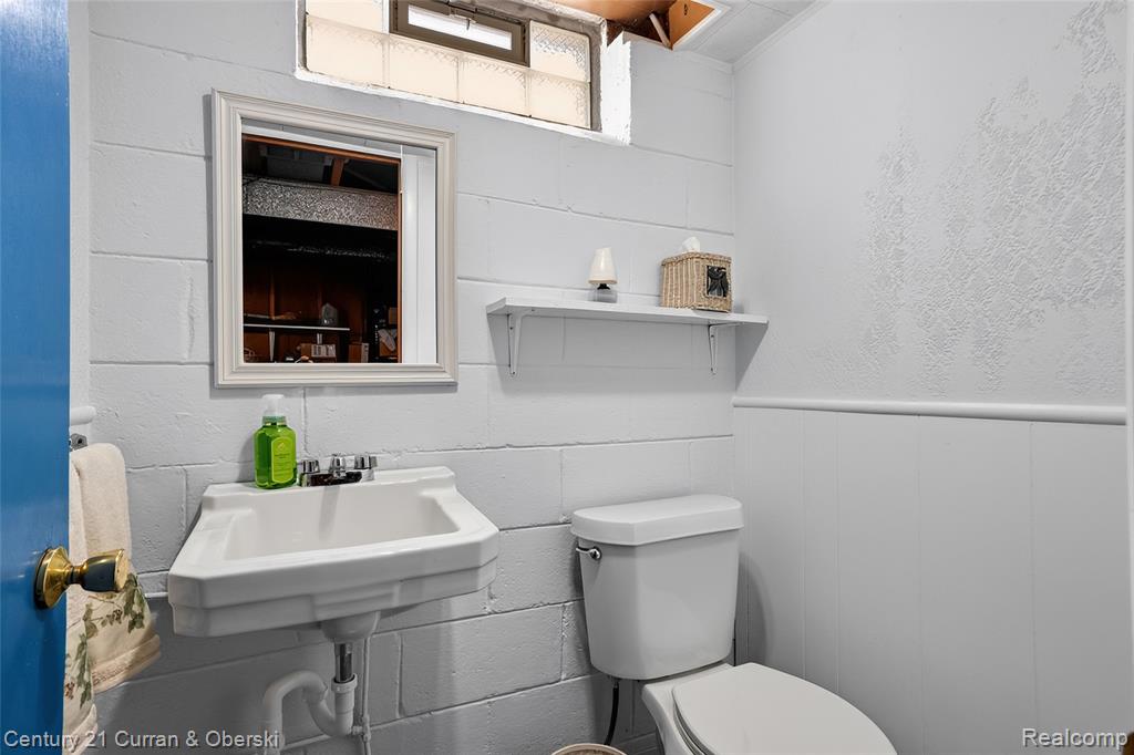 8224 N Evangeline Street, Dearborn Heights, MI 48127 — Photo 27
