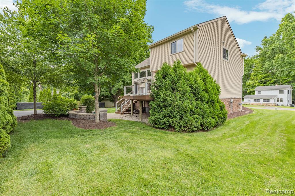 730 Leon Road, Walled Lake, MI 48390 — Photo 52
