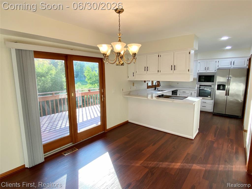 7233 OAKWOOD Drive, West Bloomfield, MI — Photo 8