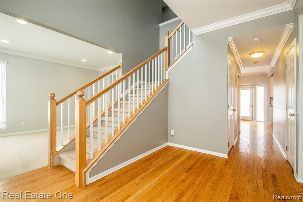1092 CHESTNUT Lane, South Lyon, MI 48178 — Photo 8