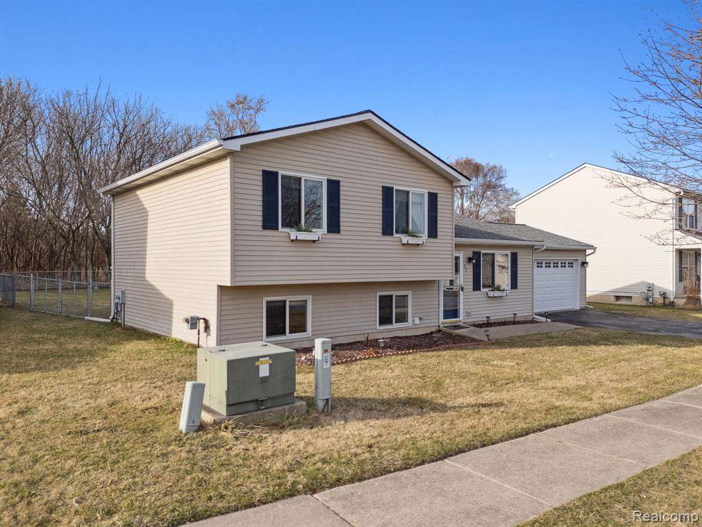 77 Coyote Court, Pinckney, MI 48169 — Photo 25