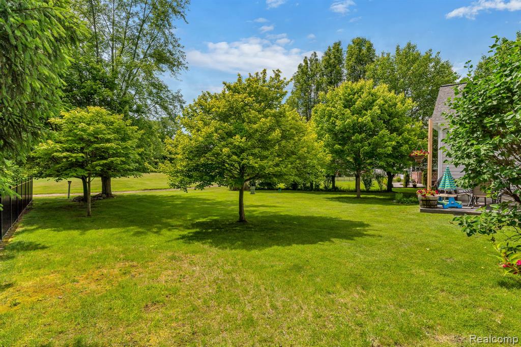 5827 WESTWOOD Drive, Grand Blanc, MI 48439 — Photo 8