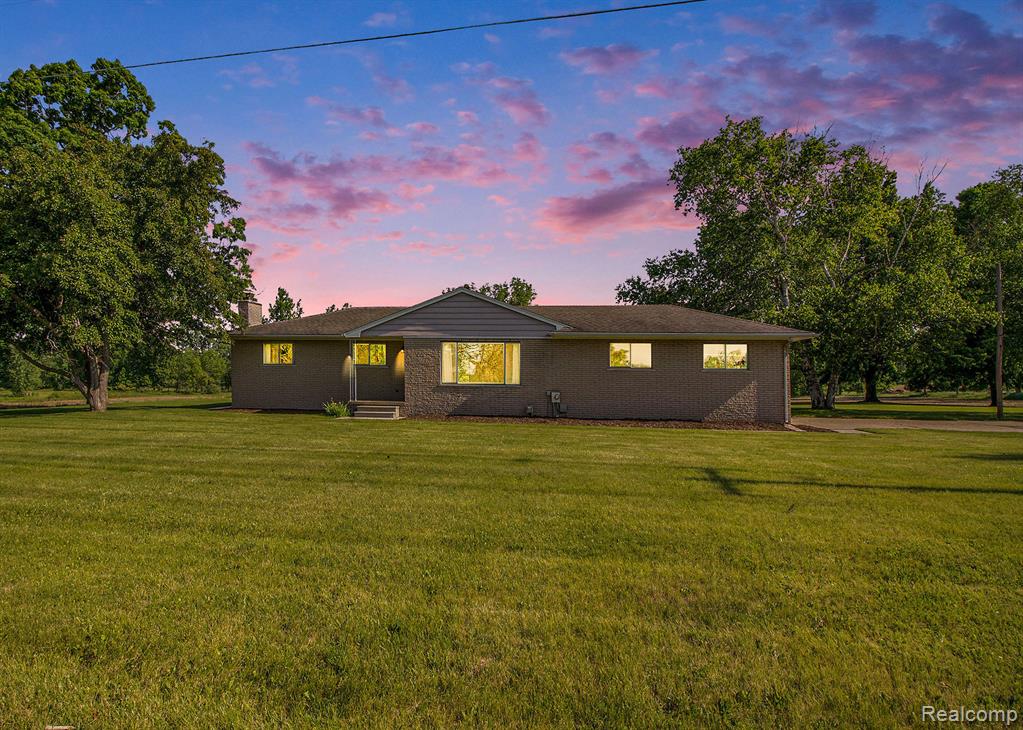 12105 Hegel Road, Goodrich Vlg, MI — Photo 2