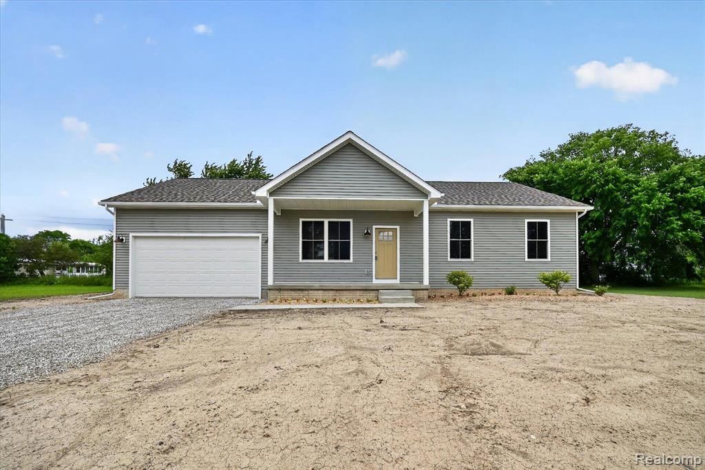 926 Ford Road, Carleton, MI 48117