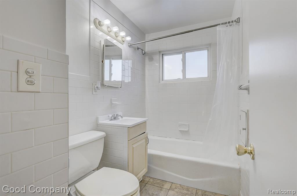 967 E Shevlin Avenue, Hazel Park, MI 48030 — Photo 11