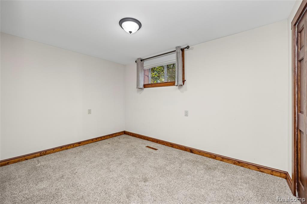 9510 Beechcrest Street, White Lake, MI — Photo 32