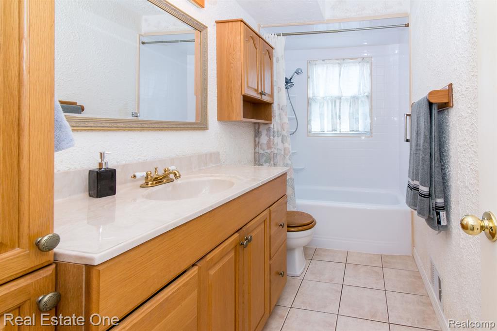 4049 MEIGS Avenue, Waterford, MI 48329 — Photo 22