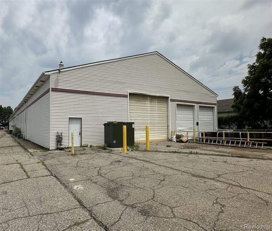 4600 N Grand River Avenue, Lansing, MI 48906 — front exterior