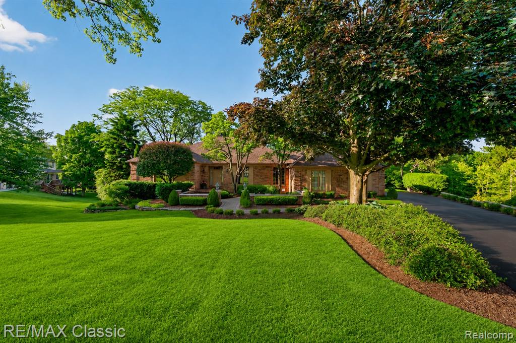 12648 Portsmouth Court, Plymouth, MI 48170 — Photo 2