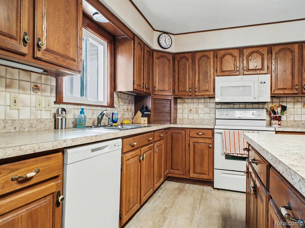 3230 Woodvalley Drive, Flushing, MI 48433 — Photo 12
