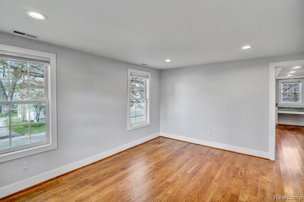 209 S Bristol Street, Almont, MI 48003 — Photo 23