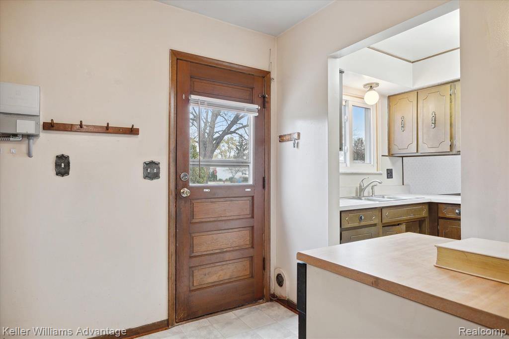4942 HARDING Street, Dearborn Heights, MI 48125 — Photo 15