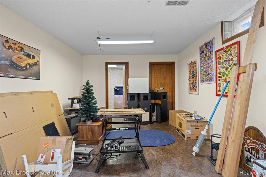4622 Fleck Drive, Hartland, MI 48430 — Photo 45
