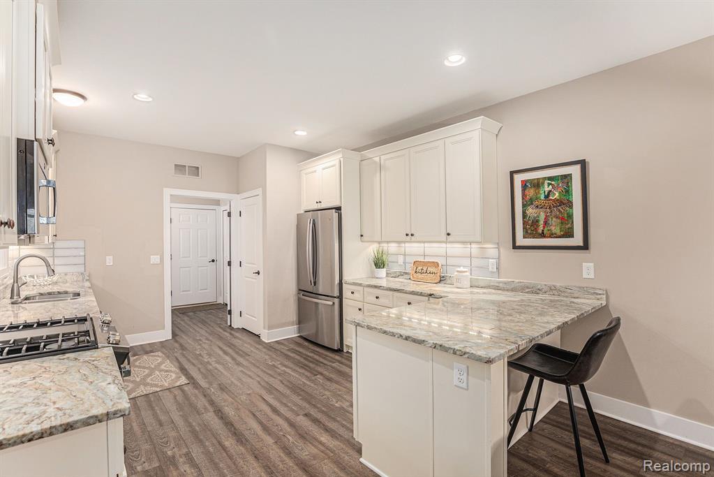 54313 CAMDEN Circle, New Baltimore, MI — Photo 11