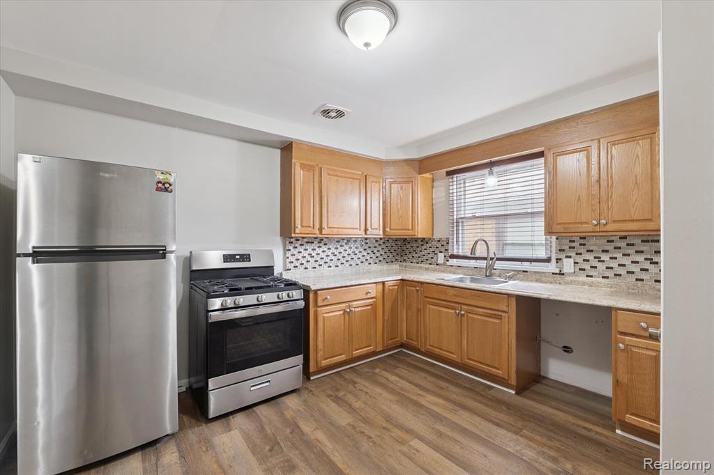 7307 Colonial Street, Dearborn Heights, MI 48127 — Photo 11