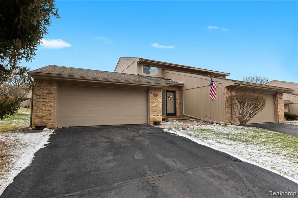 7928 MEADOW Drive, Waterford, MI 48329 — Photo 2