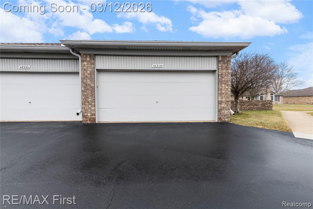48578 Edgemont Court, Utica, MI 48315 — Photo 2