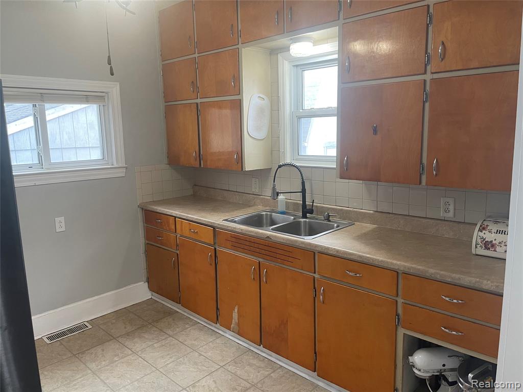 218 16th Street, Port Huron, MI 48060 — Photo 19