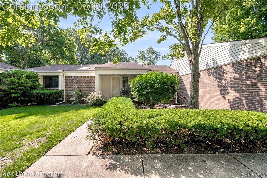 5229 Simpson Lake Road, West Bloomfield, MI 48323 — Photo 3