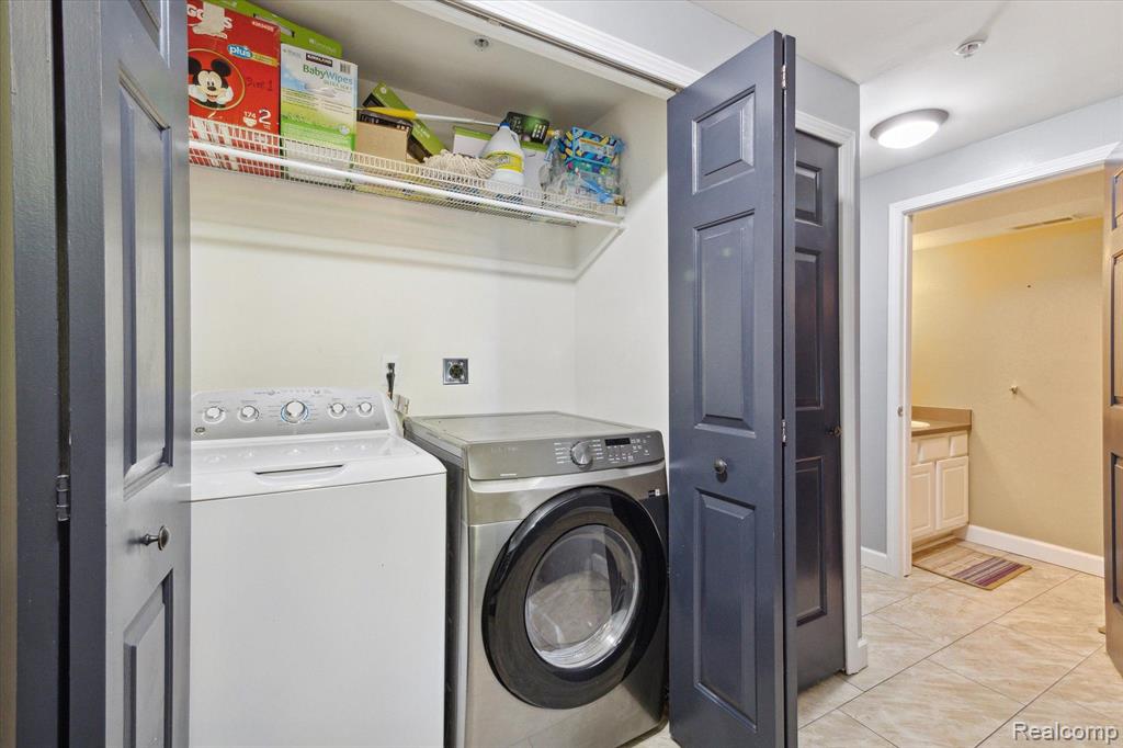 29265 GLEN OAKS Boulevard E, Farmington Hills, MI 48334 — Photo 17