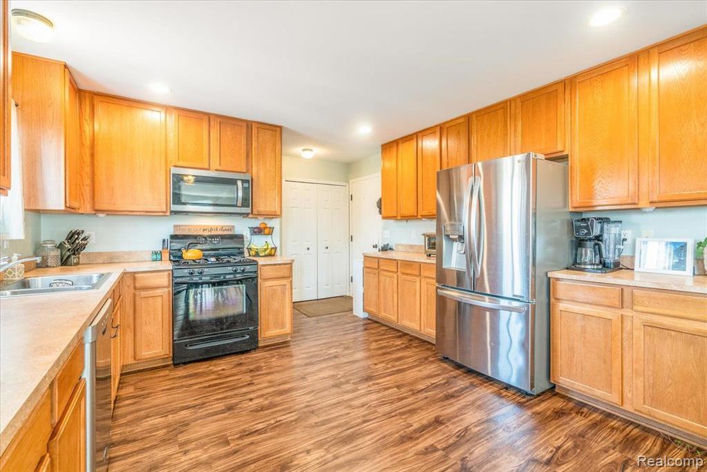 42936 N CUMBERLAND Drive, Belleville, MI 48111 — Photo 8