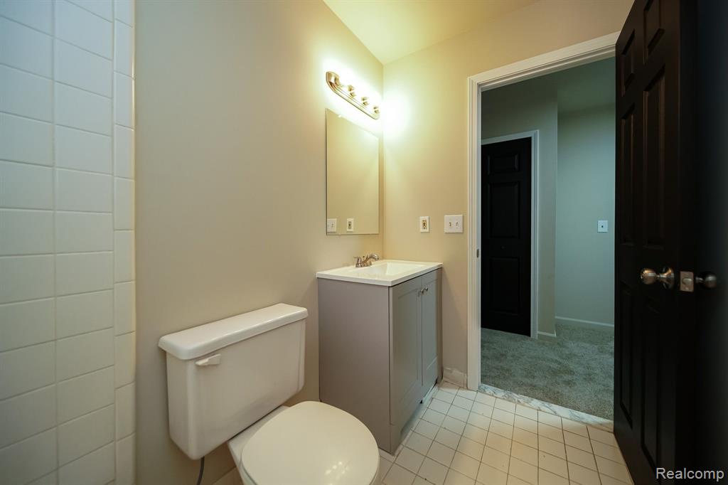 460 OAKGROVE, Clawson, MI — Photo 44