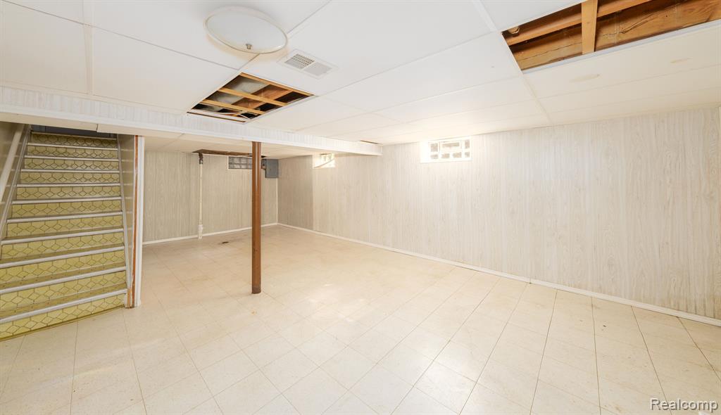 8614 GRAYFIELD Street, Dearborn Heights, MI 48127 — Photo 17