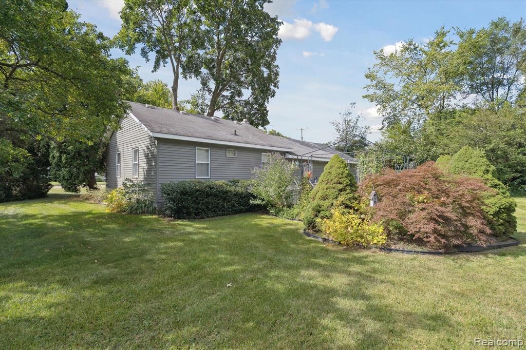 885 E Northfield Avenue, Pontiac, MI 48340 — Photo 20