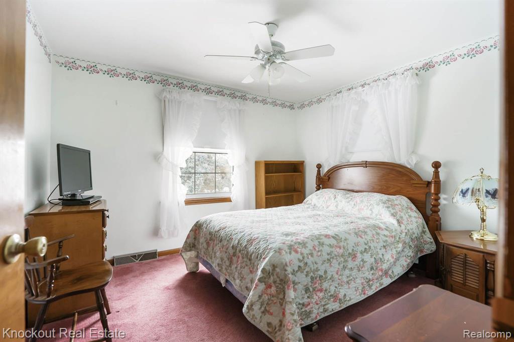 4 MARY LANE COURT, Frankenmuth, MI 48734 — Photo 33