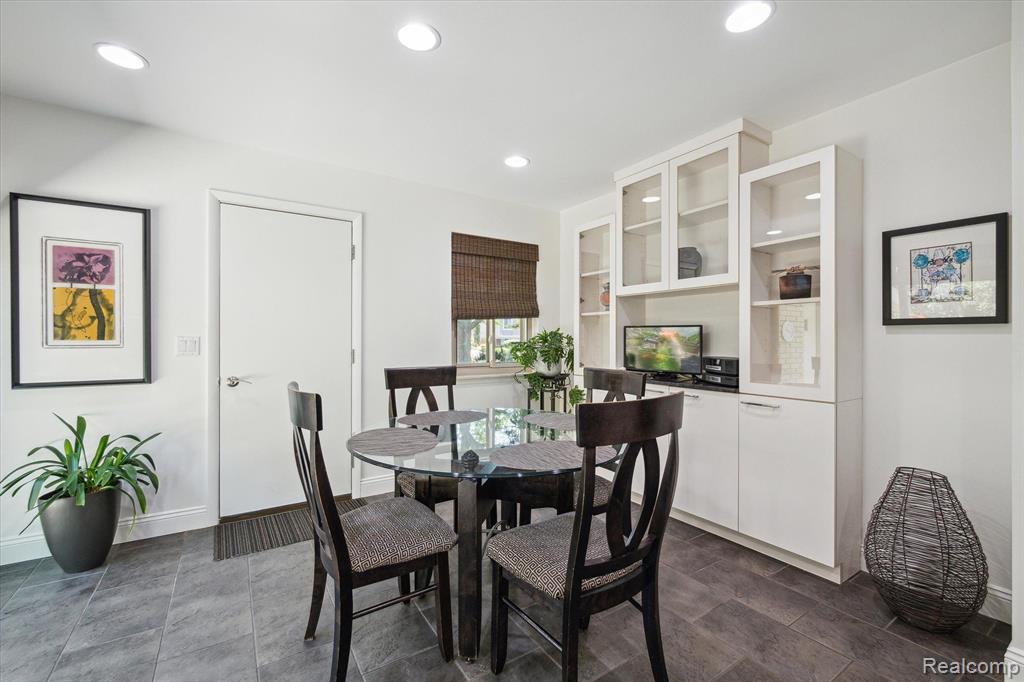 427 Rolling Green Circle S, Rochester Hills, MI 48309 — Photo 17
