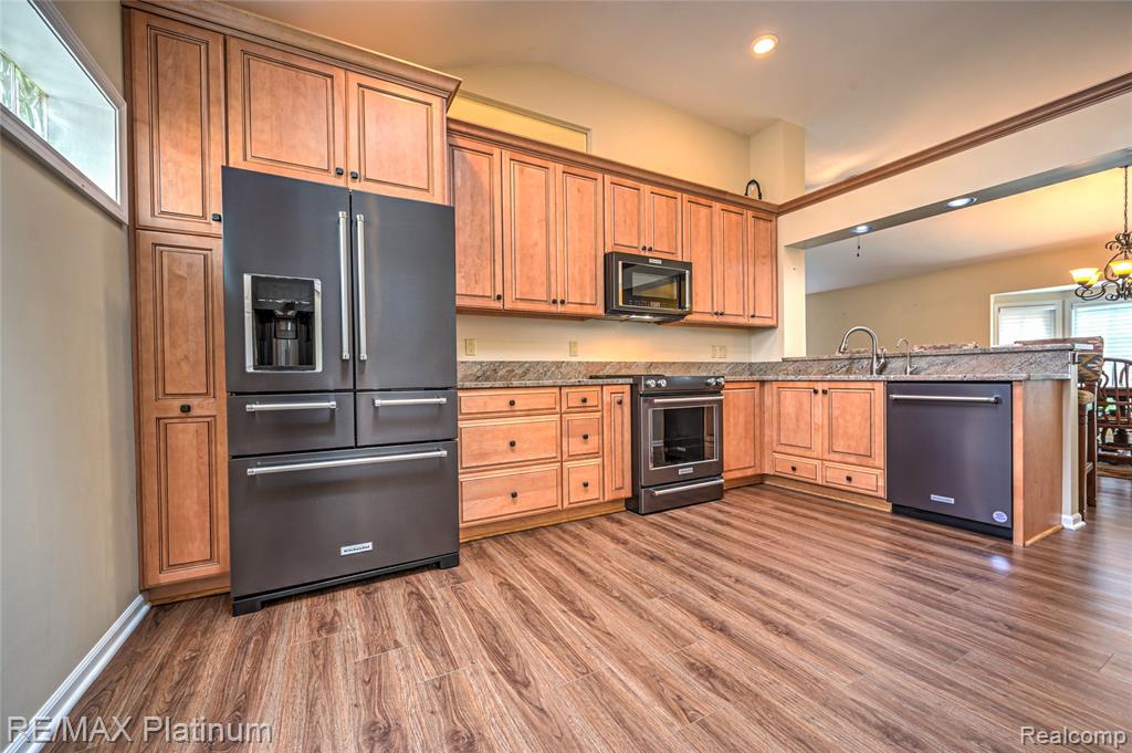 807 Whisperwood Drive, 70, Fenton, MI 48430 — Photo 16