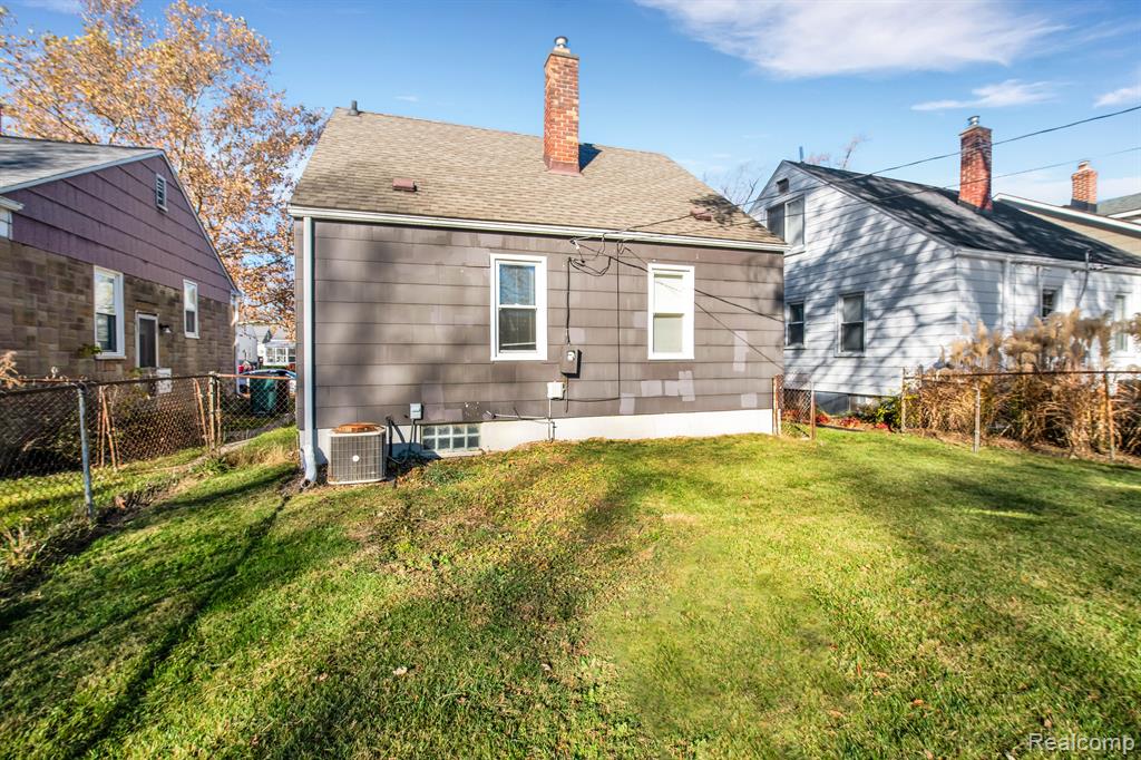 564 SPENCER Street, Ferndale, MI 48220 — Photo 8