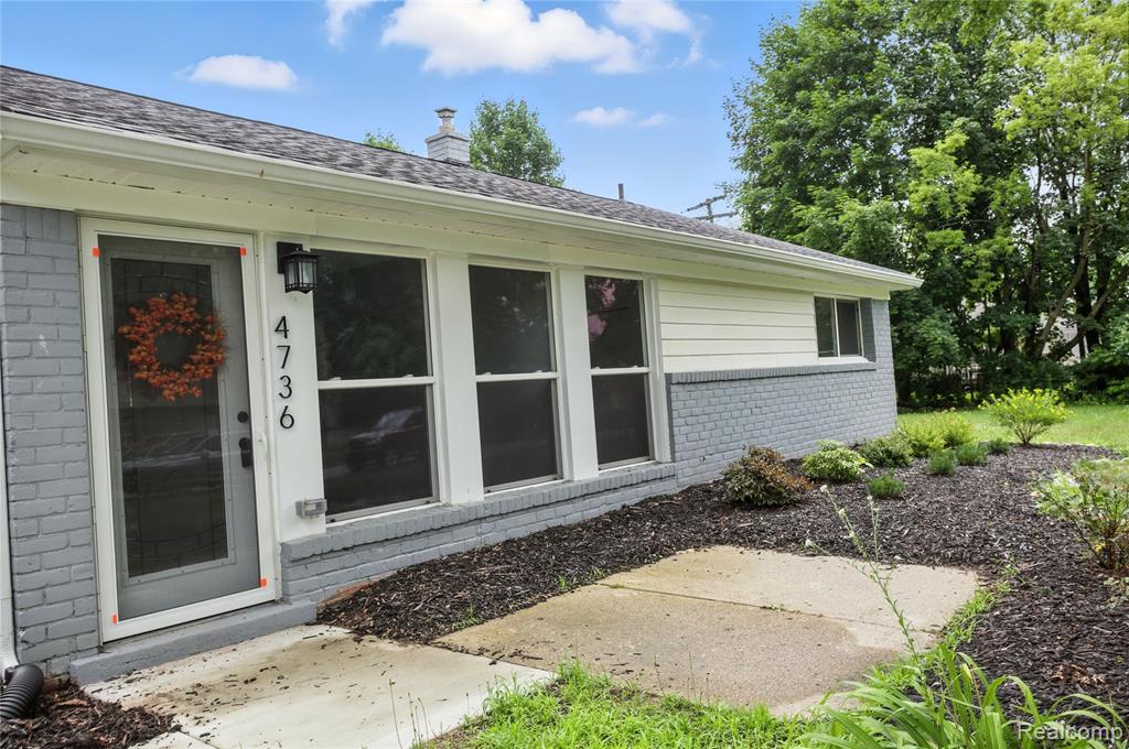 4736 Summerhill Drive, Clarkston, MI — Photo 2