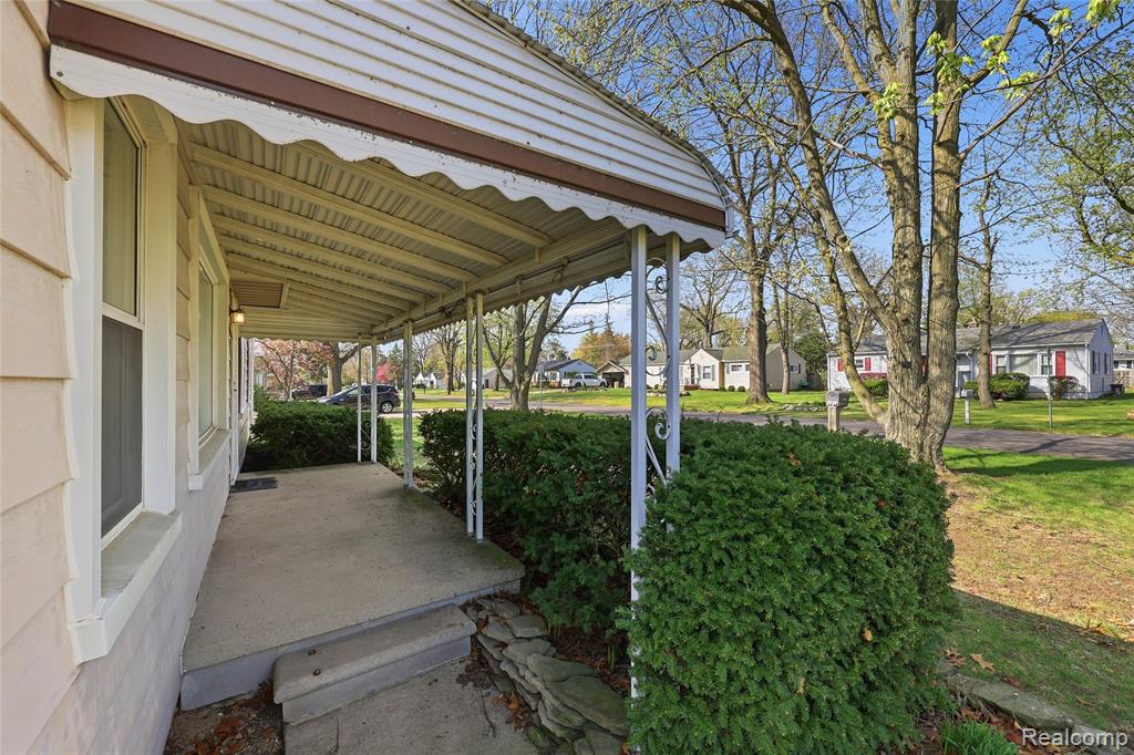 8964 Butwell Street, Livonia, MI 48150 — Photo 26